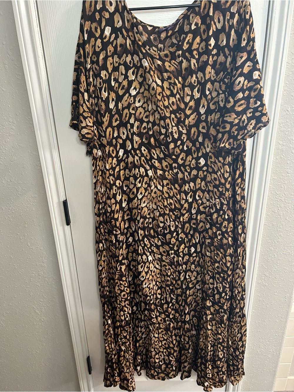 Roaman’s women’s plus 3X 30/32 short sleeve long leopard print dress